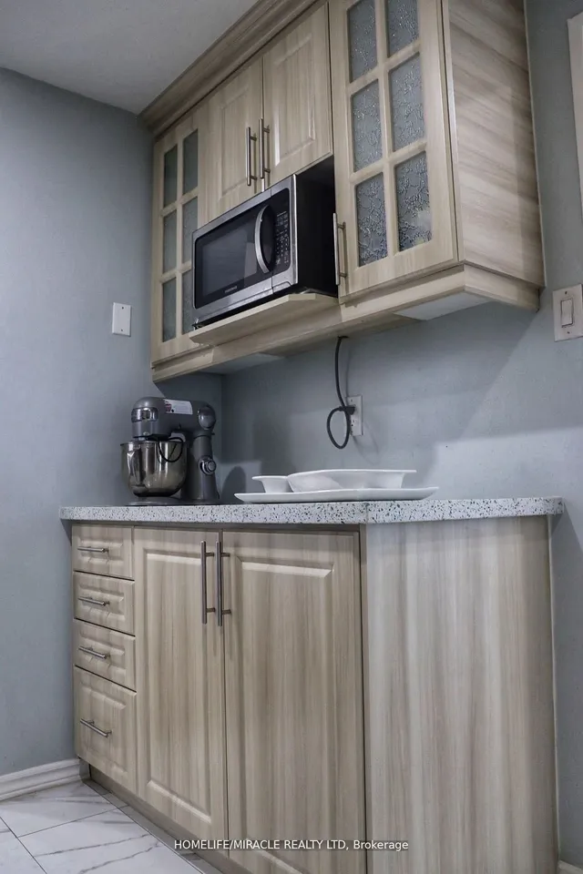 Additional image 7 of 3533 Derry Rd Unit 608