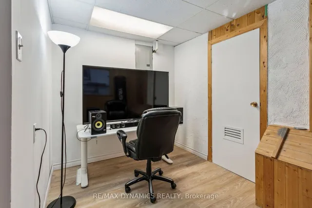 Additional image 2 of 2359 Malcolm Cres