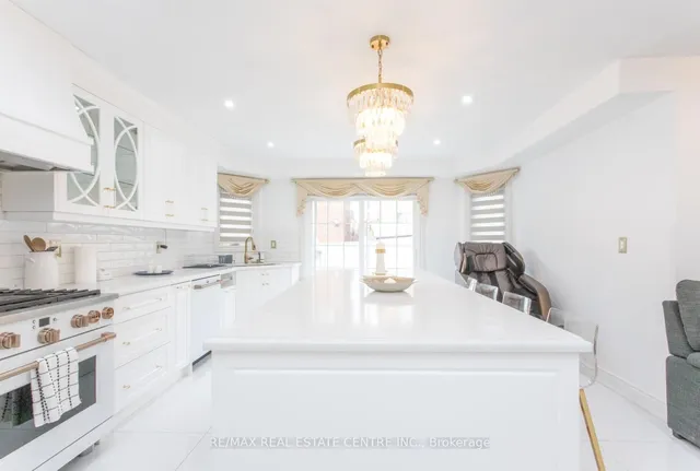 Additional image 11 of 835 Stonebridge Ave