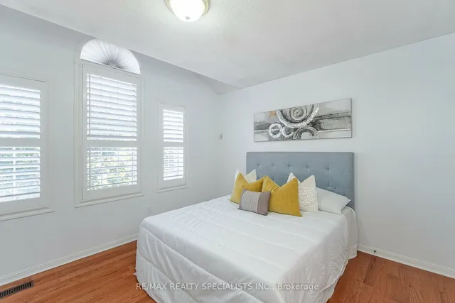 Additional image 25 of 30 Latania Blvd