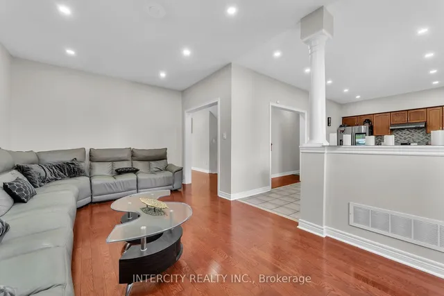 Additional image 12 of 7 Pika Tr