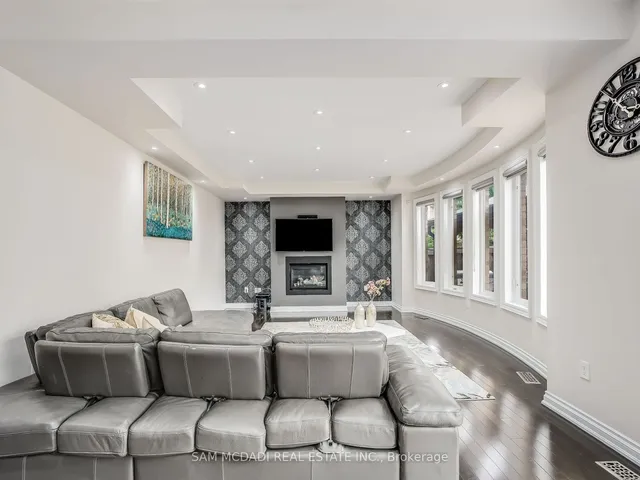 Additional image 13 of 7 Canis St