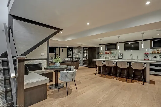 Additional image 32 of 136 Avondale Crt