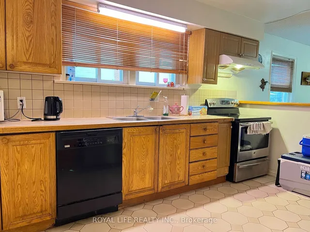 Additional image 3 of 33 Agincourt Dr