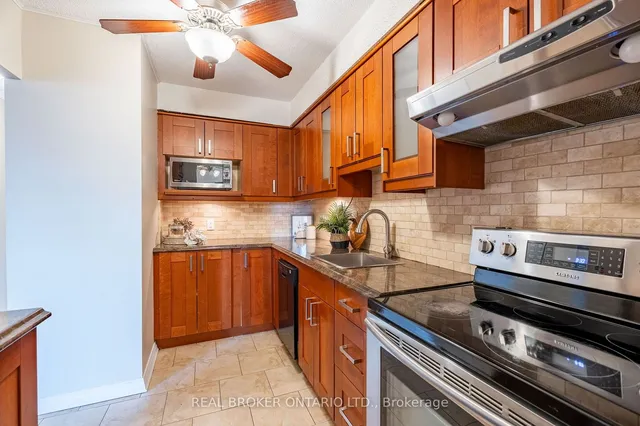 Additional image 12 of 975 Warwick Crt Unit 201