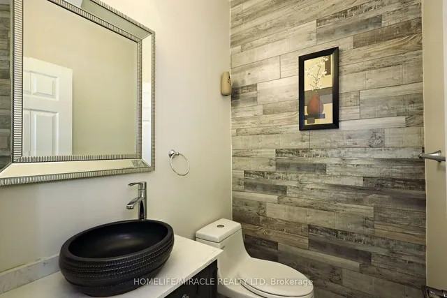 Additional image 17 of 8 Nelly Crt