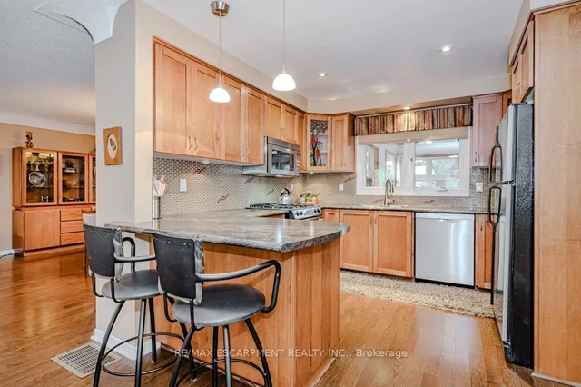 Additional image 11 of 957 Sanford Dr