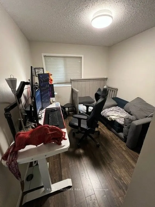 Additional image 21 of 49 Halfmoon Sq