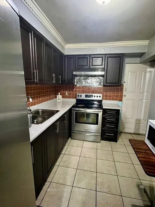 Additional image 10 of 7560 Goreway Dr Unit 24
