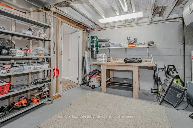 Additional image 30 of 957 Sanford Dr