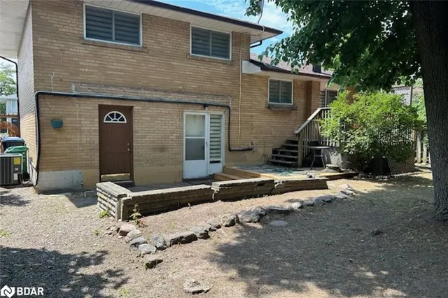 Additional image 33 of 32 Coniston Ave