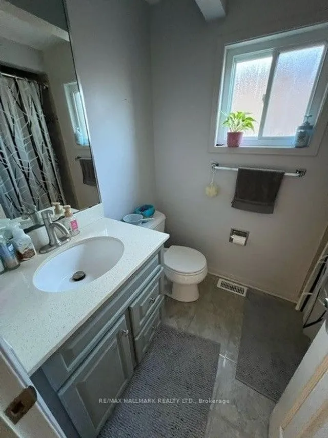 Additional image 23 of 49 Halfmoon Sq