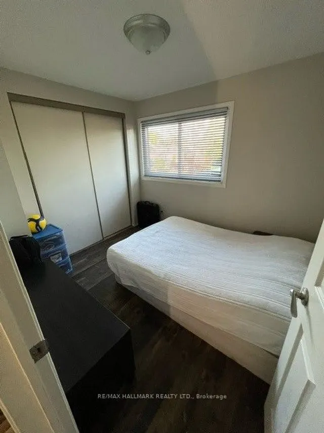 Additional image 25 of 49 Halfmoon Sq