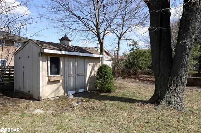 Additional image 35 of 32 Coniston Ave