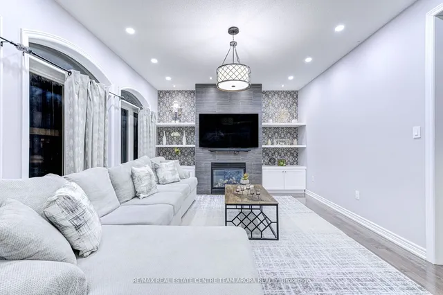 Additional image 13 of 17 Junetown Circ