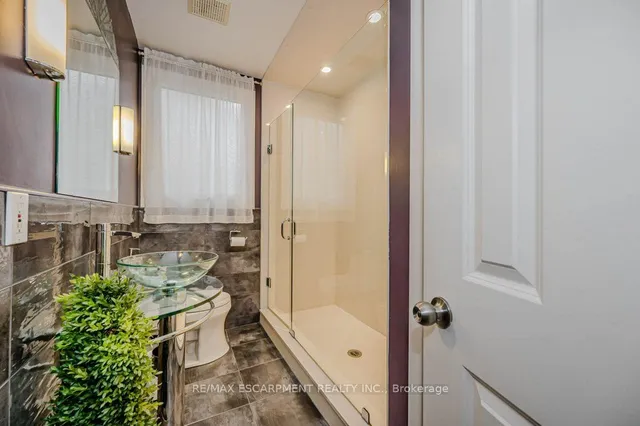 Additional image 17 of 957 Sanford Dr