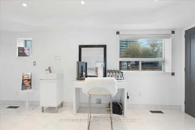 Additional image 9 of 15 Centre St