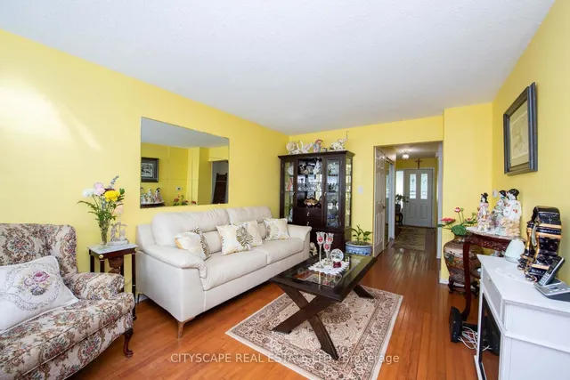 Additional image 7 of 32 Vodden Crt