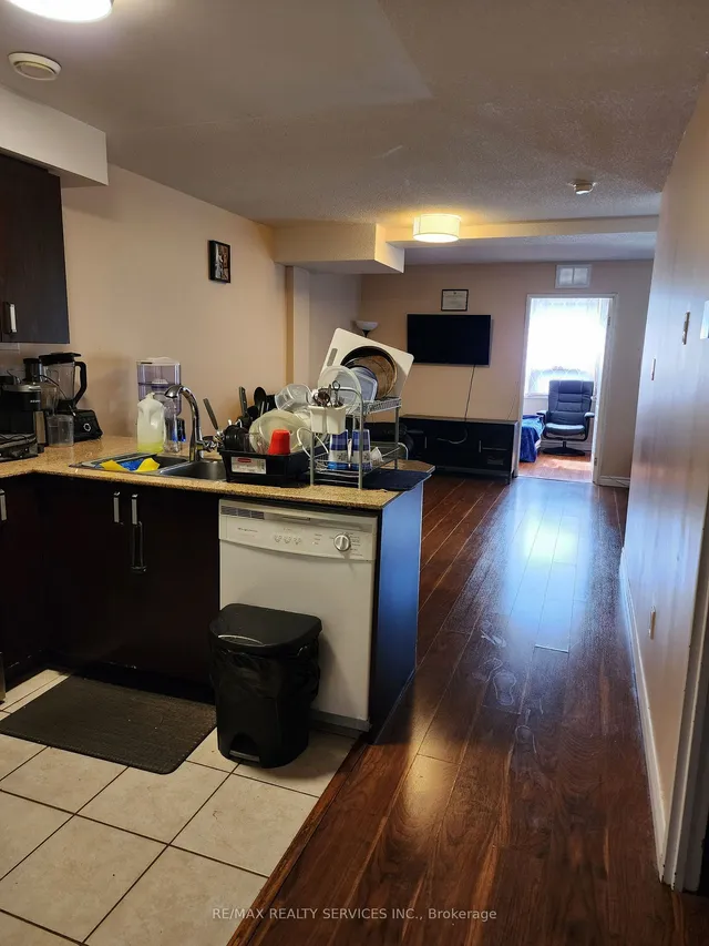 Additional image 9 of 7405 Goreway Dr Unit 212