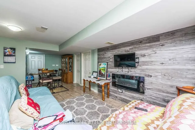 Additional image 33 of 88 Lola Cres