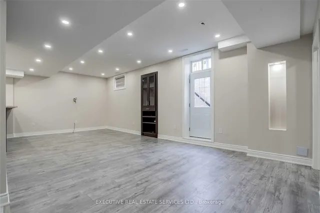 Additional image 28 of 48 Foothills Cres