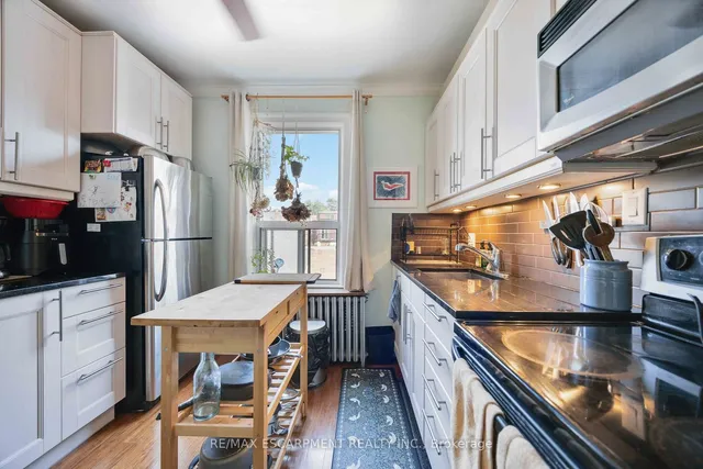 Additional image 23 of 689 Dovercourt Rd