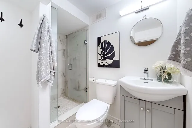 Additional image 32 of 697 George St