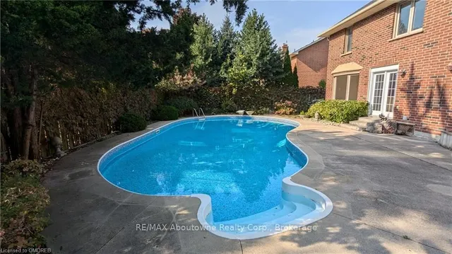 Additional image 38 of 398 BARCLAY Cres