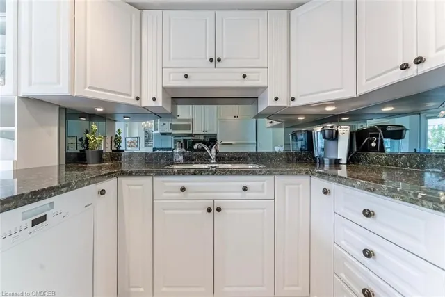 Additional image 12 of 2190 Lakeshore Rd Unit 301