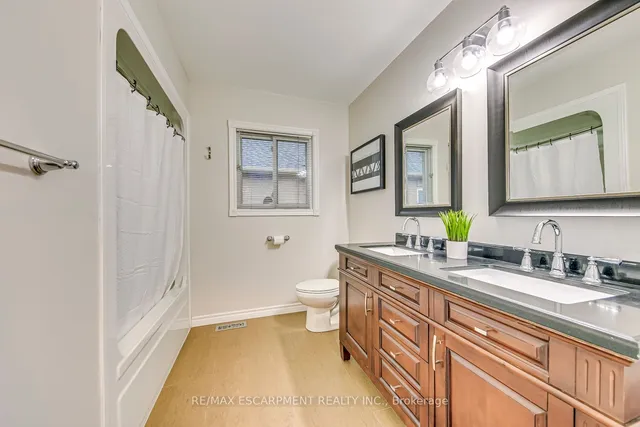 Additional image 32 of 435 March Cres