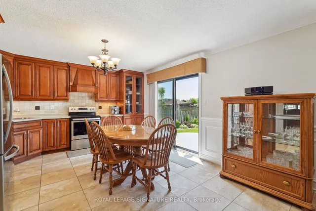 Additional image 27 of 38 Larchmere Ave