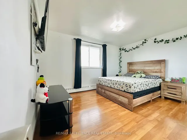 Additional image 4 of 3533 Derry Rd Unit 902