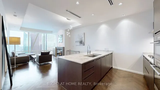 Additional image 10 of 180 University Ave Unit 5607