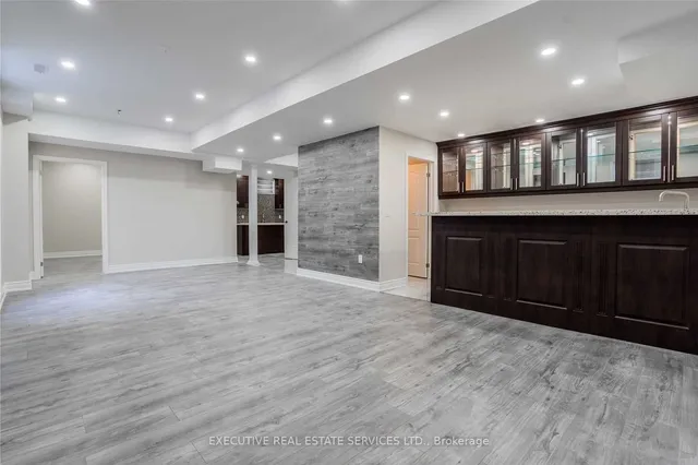 Additional image 32 of 48 Foothills Cres