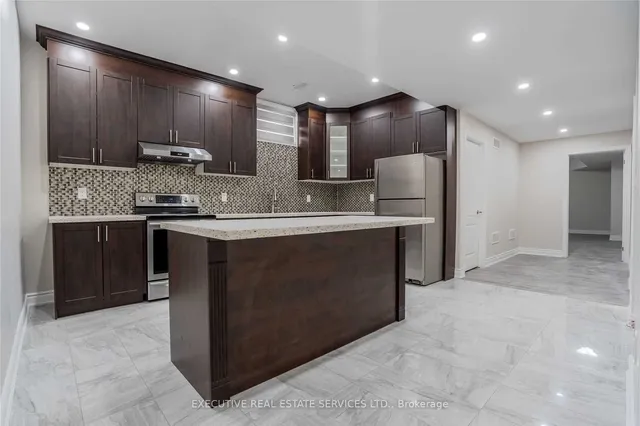 Additional image 30 of 48 Foothills Cres