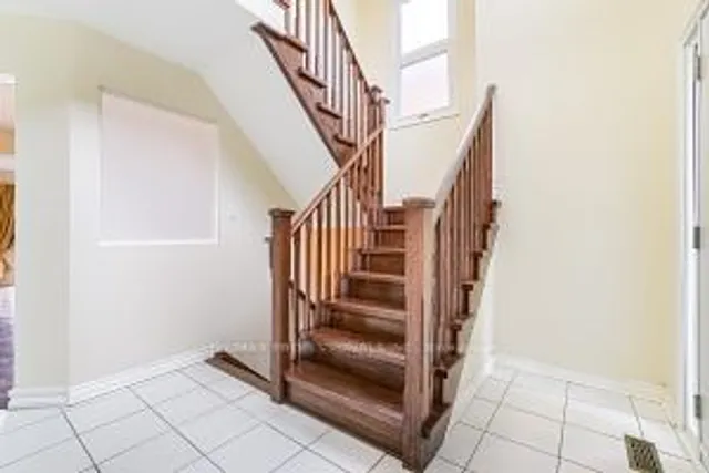 Additional image 19 of 292 Laurentian Ave