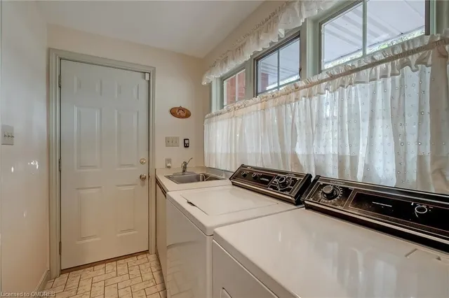 Additional image 32 of 1296 Cumnock Cres