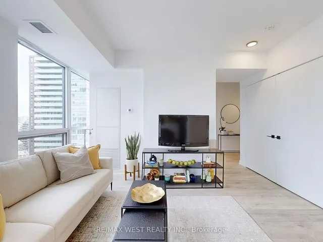 Additional image 18 of 327 King St Unit 3106