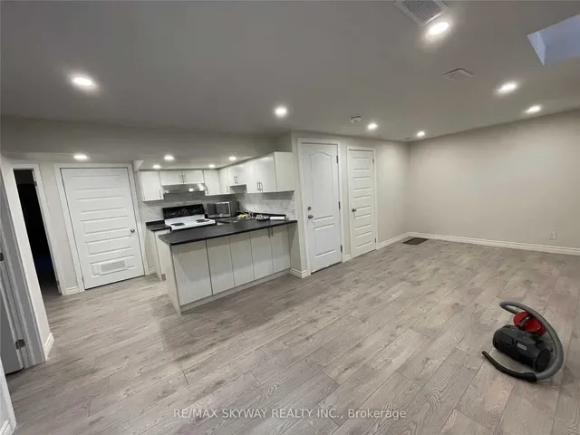 Additional image 36 of 17 Nantucket Cres