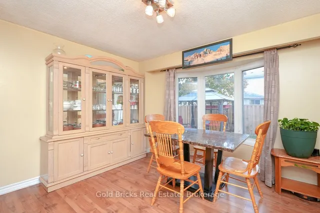 Additional image 12 of 19 Mikado Cres