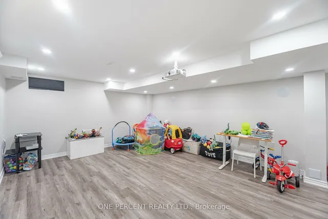 Additional image 33 of 28 Lady Evelyn Cres