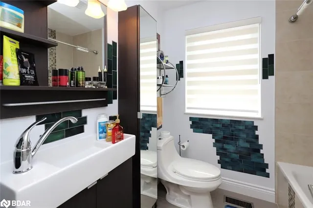 Additional image 24 of 32 Coniston Ave