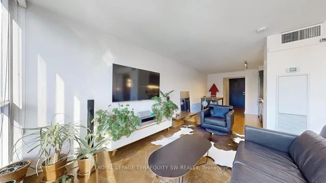 Additional image 15 of 320 Richmond St Unit 810