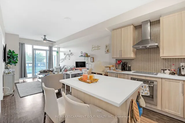 Additional image 7 of 2093 Fairview St Unit 408