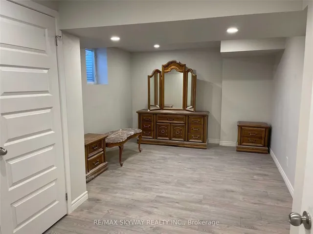 Additional image 33 of 17 Nantucket Cres