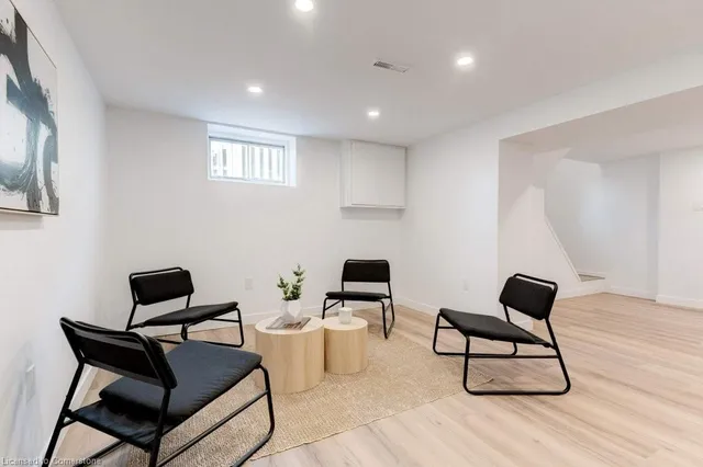 Additional image 23 of 5470 Randolph Cres