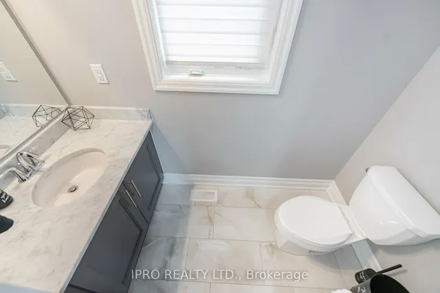 Additional image 20 of 1507 Lakeport Cres