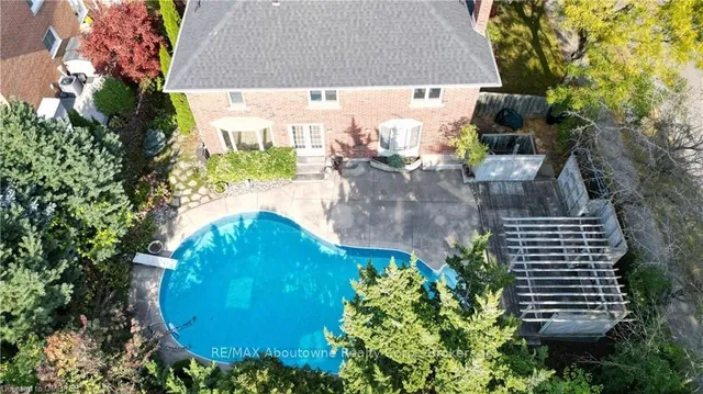 Additional image 35 of 398 BARCLAY Cres