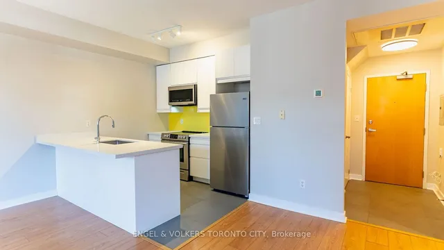 Additional image 12 of 500 Richmond St Unit 324