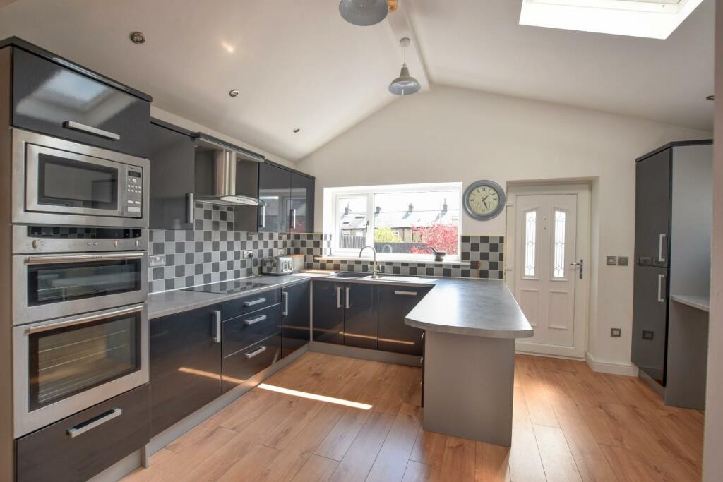 Forest Avenue, Fence, Burnley